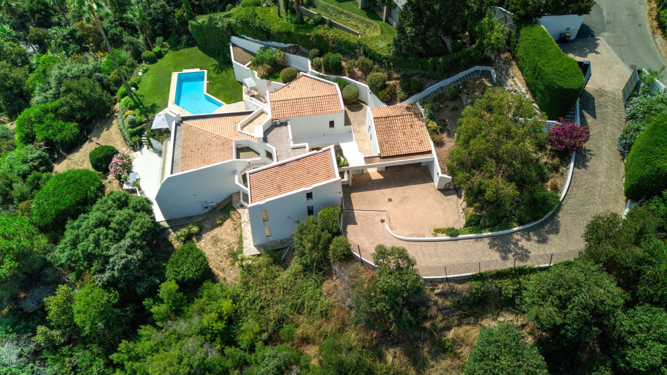 maison contemporaine 6 Pièces en vente sur VALLAURIS (06220)