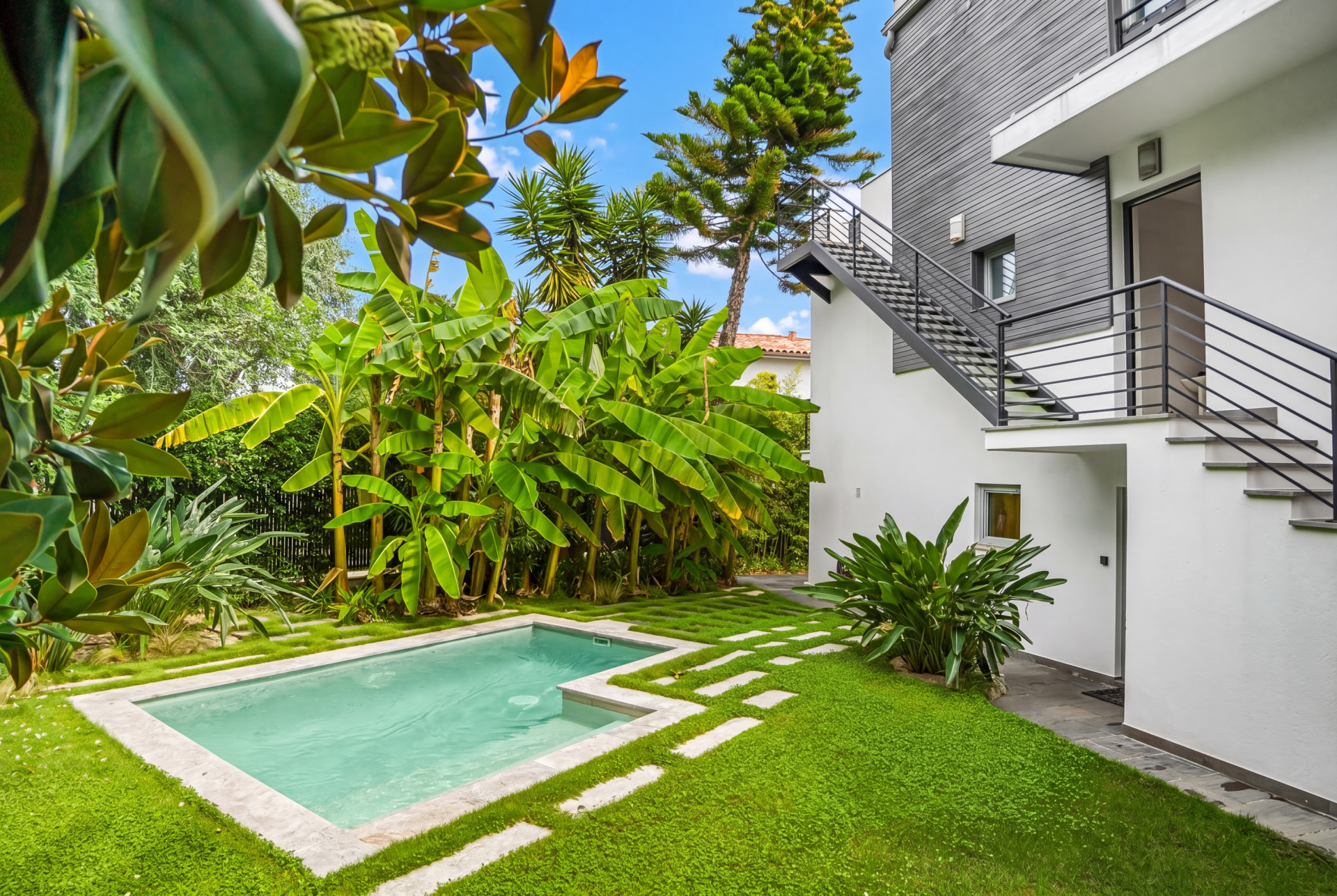 villa 6 Rooms for sale on ROQUEBRUNE CAP MARTIN (06190)