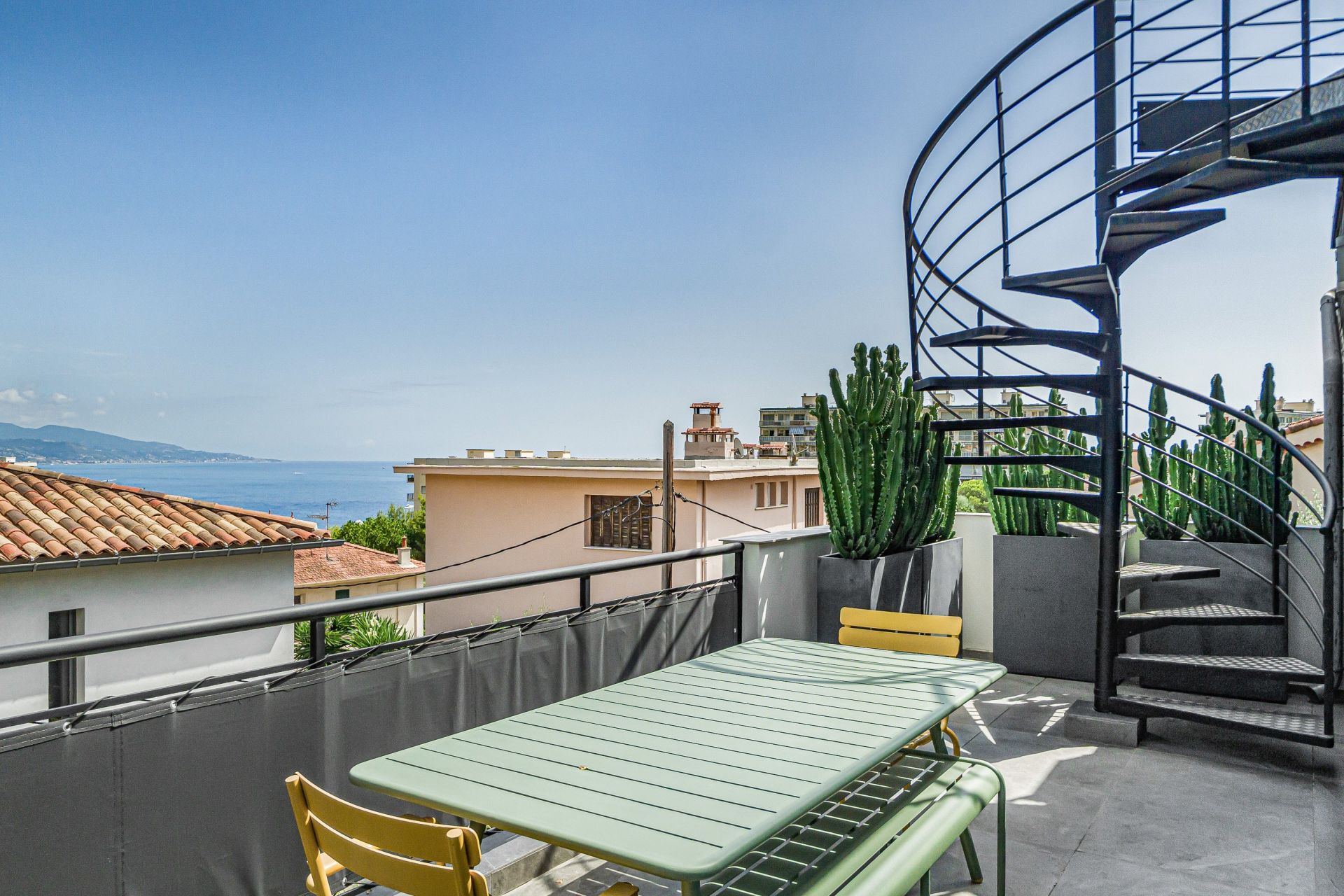 villa 6 Rooms for sale on ROQUEBRUNE CAP MARTIN (06190)