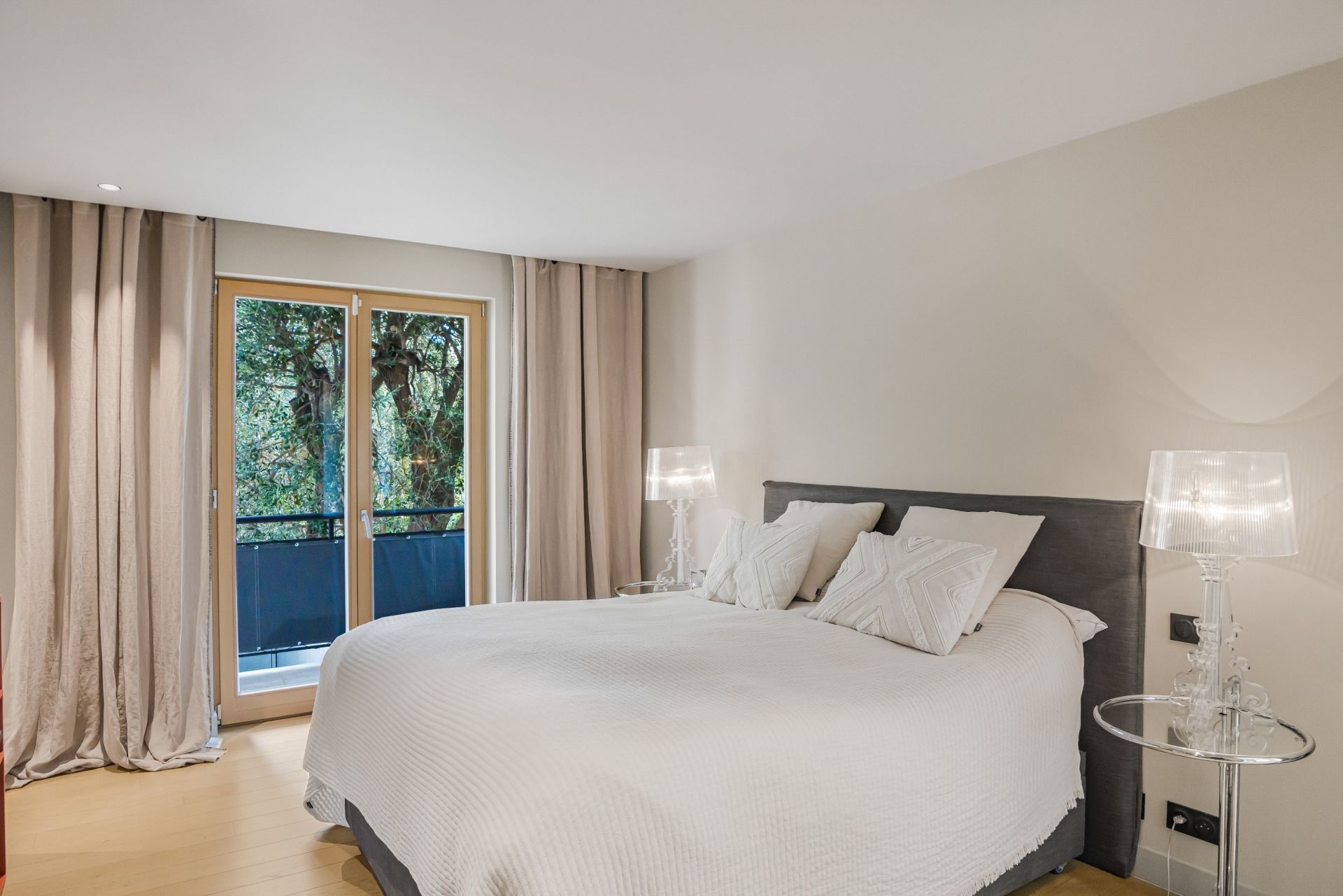 villa 6 Rooms for sale on ROQUEBRUNE CAP MARTIN (06190)