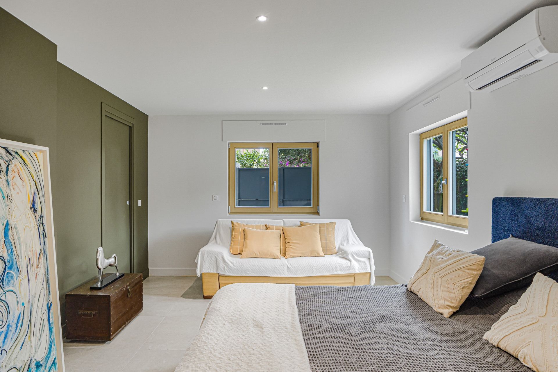 villa 6 Rooms for sale on ROQUEBRUNE CAP MARTIN (06190)