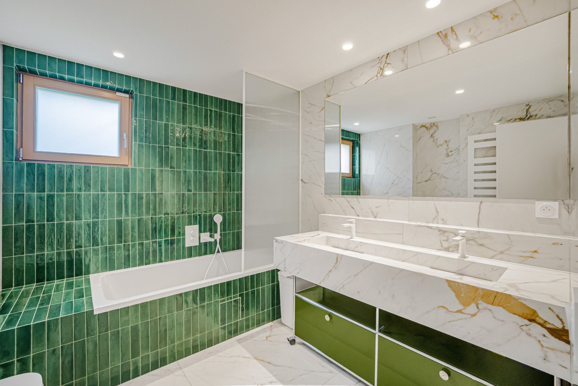 villa 6 Rooms for sale on ROQUEBRUNE CAP MARTIN (06190)