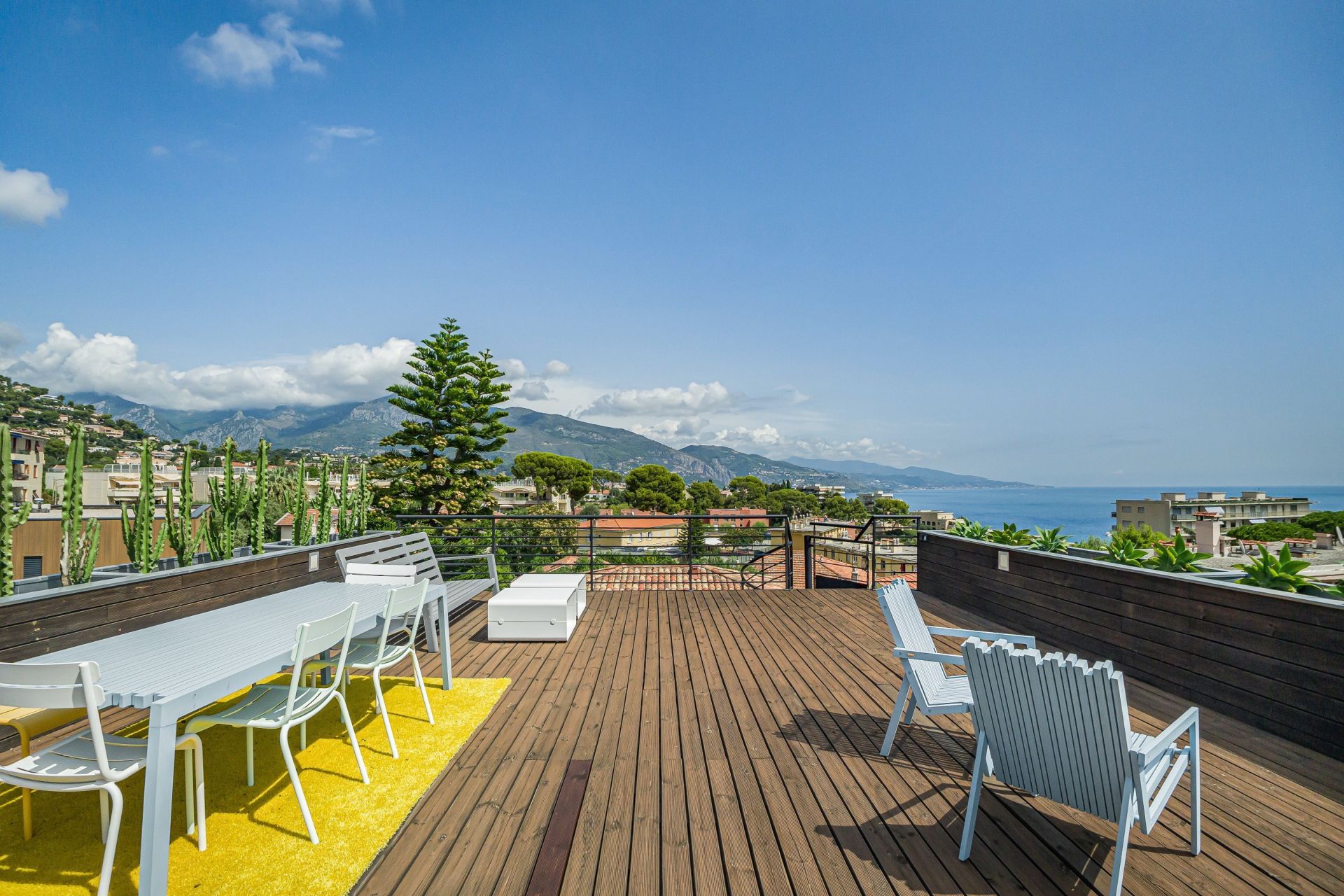 villa 6 Rooms for sale on ROQUEBRUNE CAP MARTIN (06190)