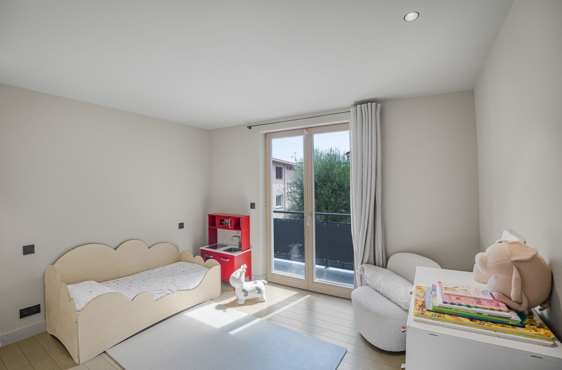 villa 6 Rooms for sale on ROQUEBRUNE CAP MARTIN (06190)
