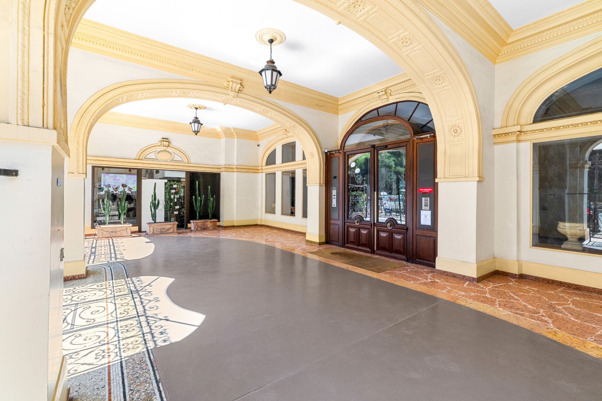 apartment 4 Rooms for sale on NICE (06000)