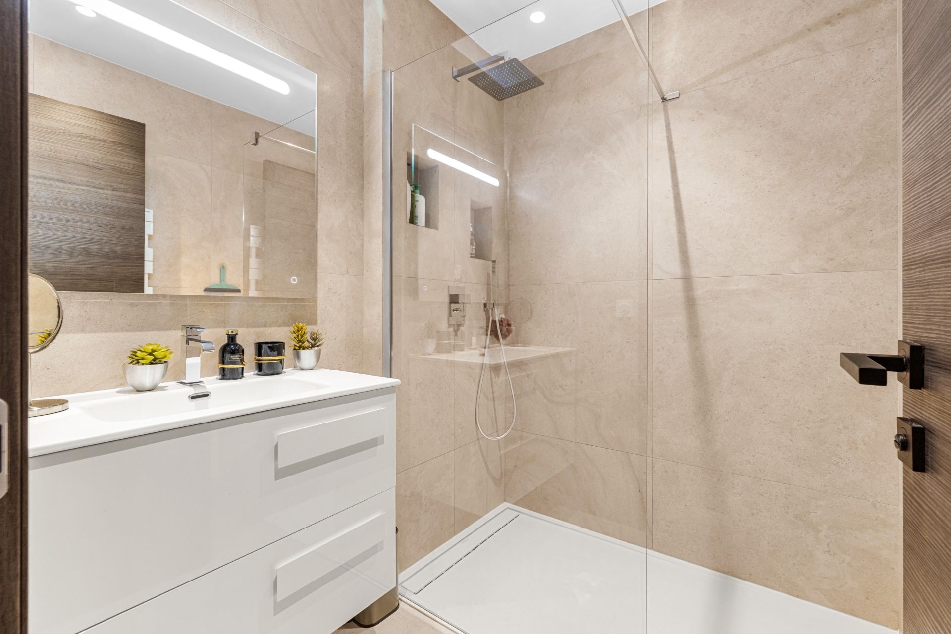 apartment 4 Rooms for sale on NICE (06000)