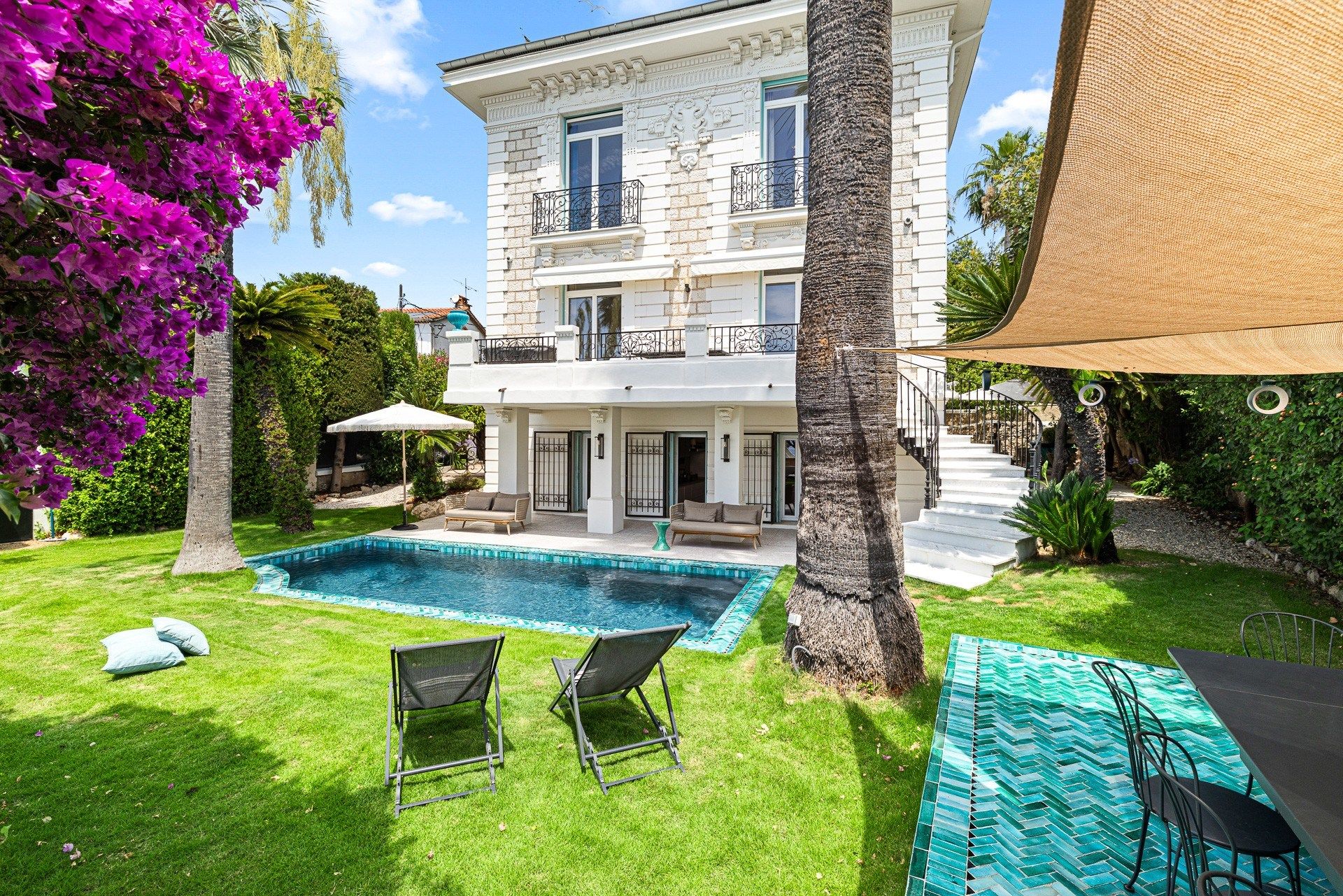 mansion 8 Rooms for sale on NICE (06000)
