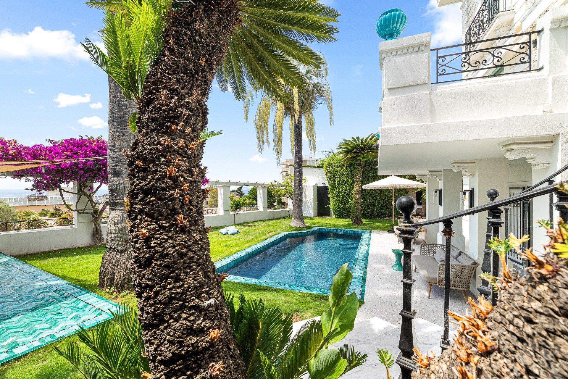 mansion 8 Rooms for sale on NICE (06000)