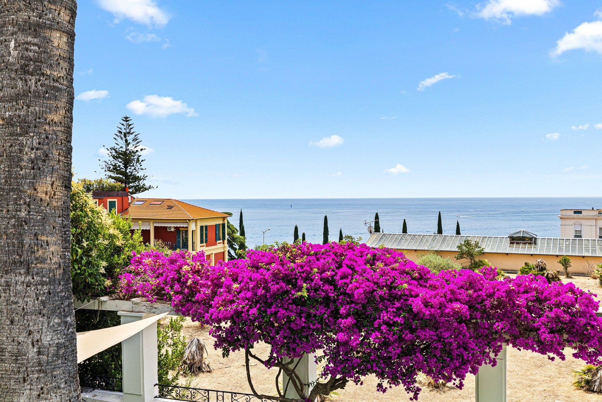 mansion 8 Rooms for sale on NICE (06000)