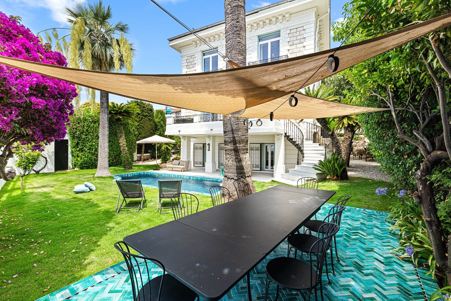 mansion 8 Rooms for sale on NICE (06000)