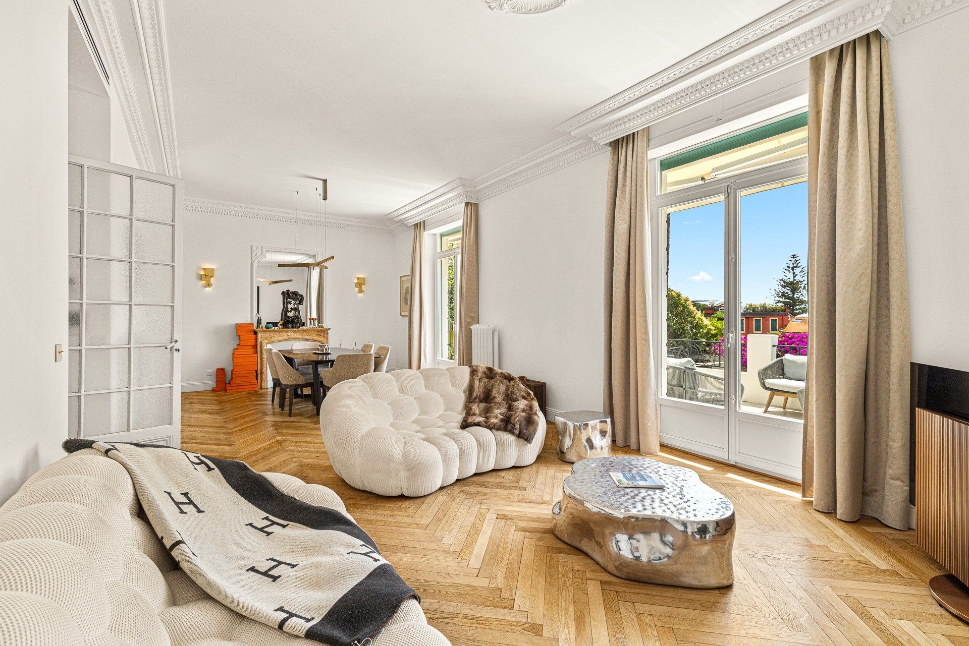mansion 8 Rooms for sale on NICE (06000)
