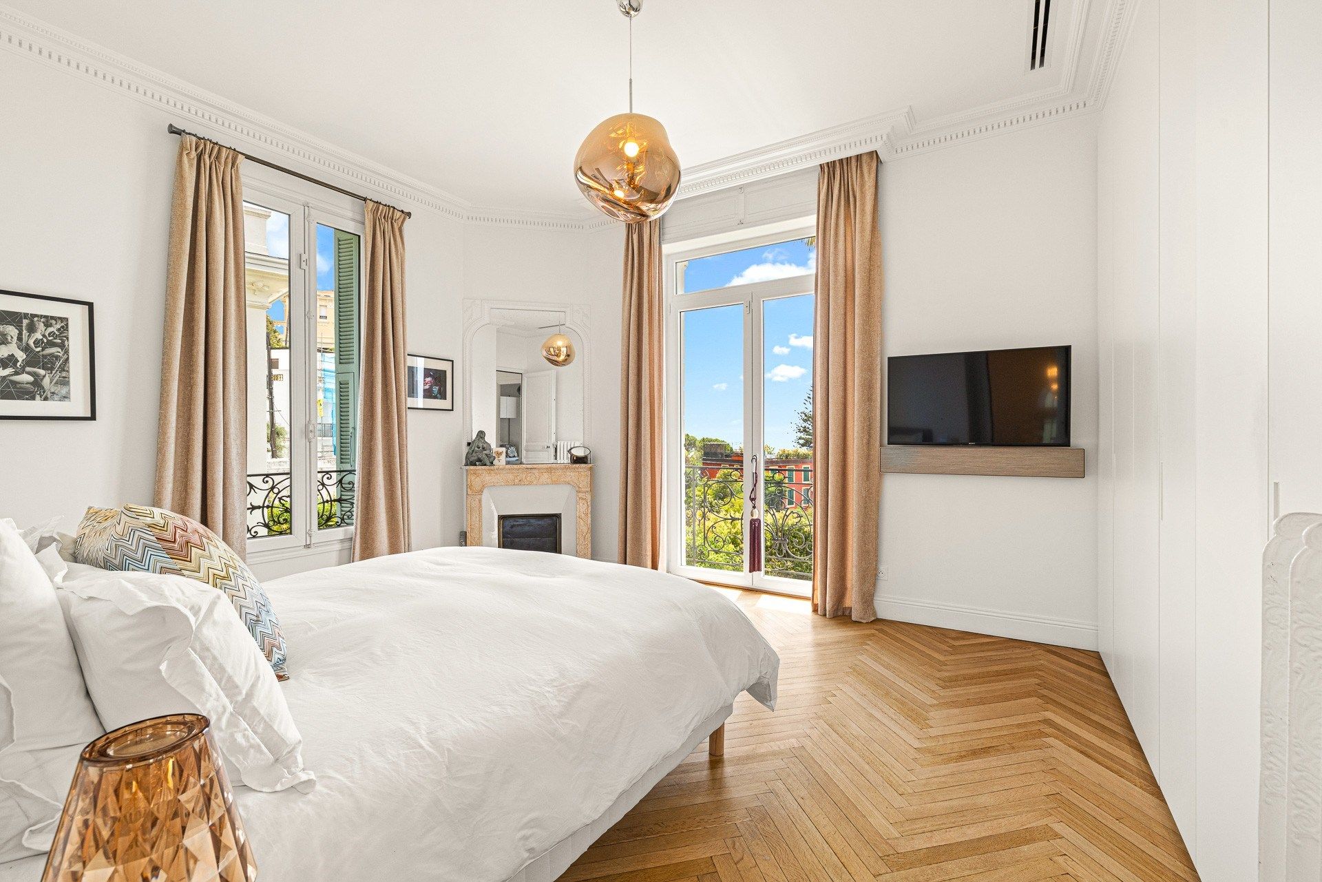 mansion 8 Rooms for sale on NICE (06000)