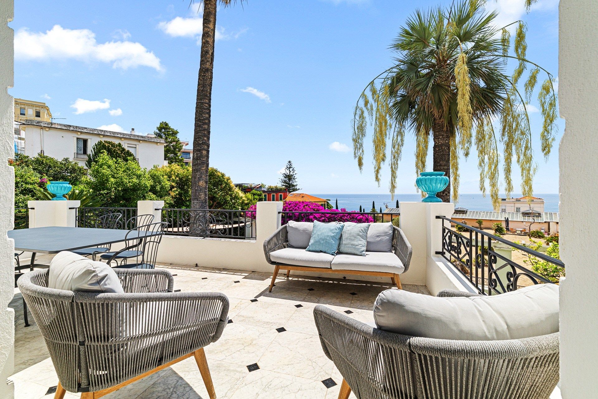 mansion 8 Rooms for sale on NICE (06000)