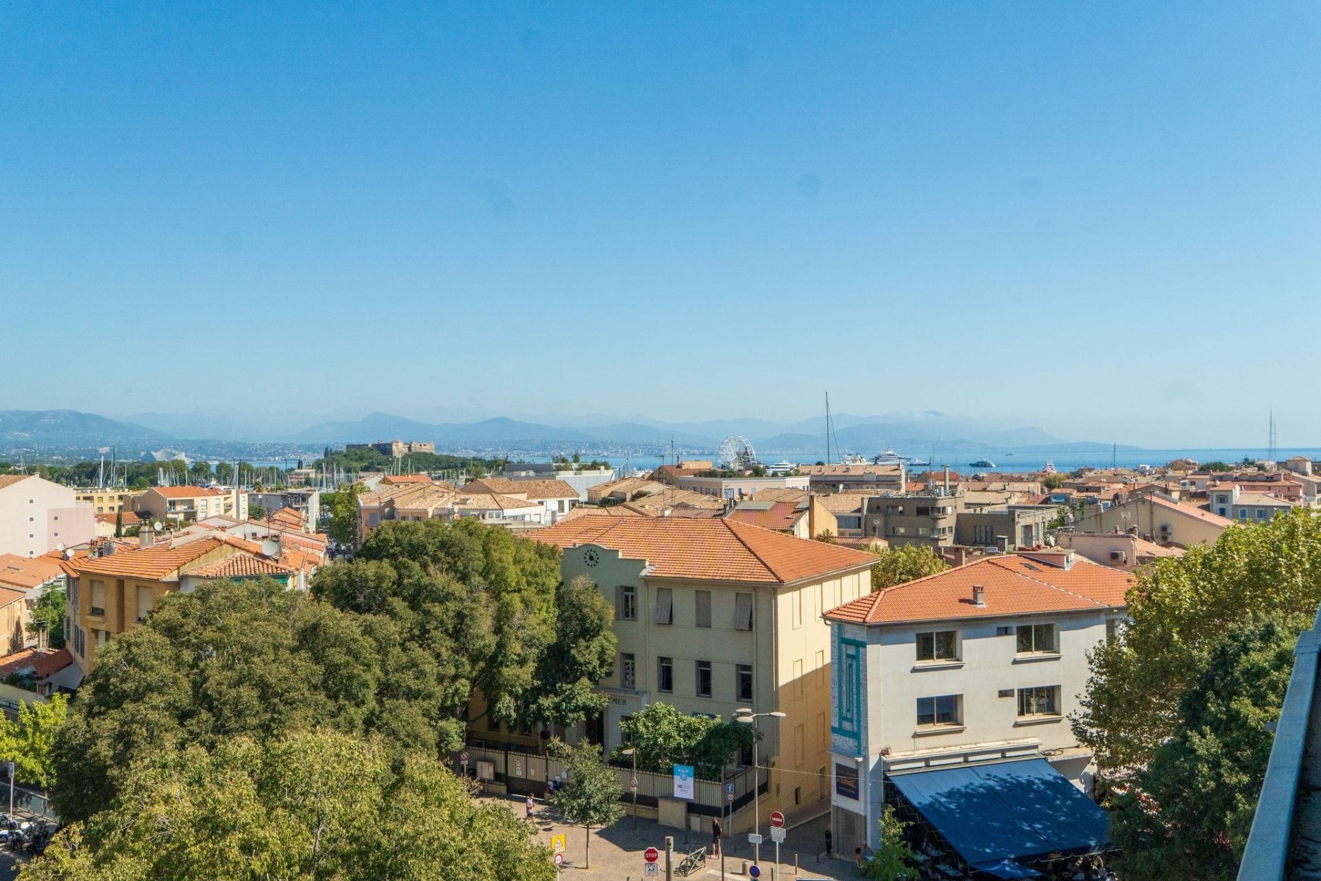 apartment 3 Rooms for sale on ANTIBES (06600)