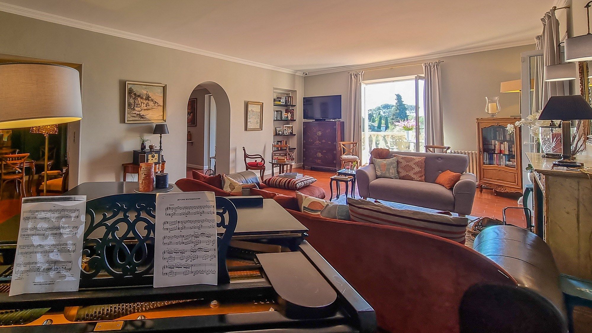 provencal house 9 Rooms for sale on LE CANNET (06110)