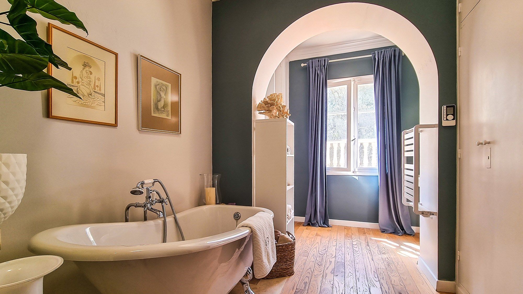 provencal house 9 Rooms for sale on LE CANNET (06110)