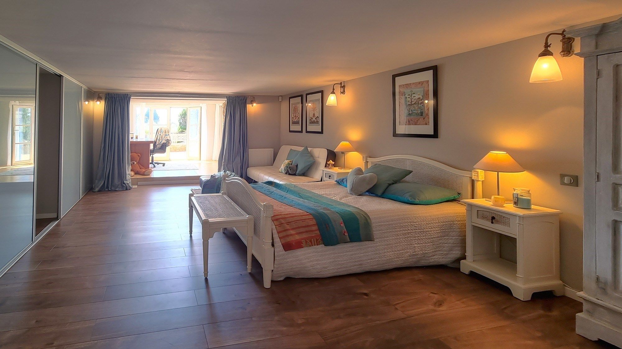 provencal house 9 Rooms for sale on LE CANNET (06110)