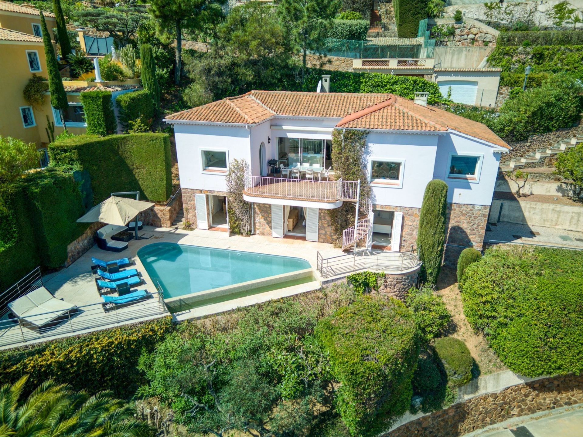 villa 6 Pièces en vente sur THEOULE SUR MER (06590)
