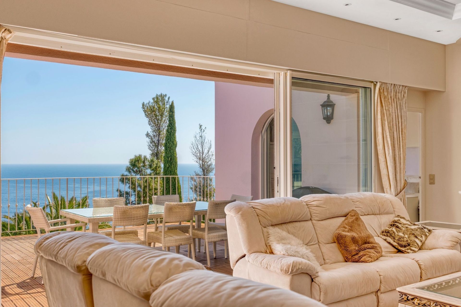 villa 6 Pièces en vente sur THEOULE SUR MER (06590)
