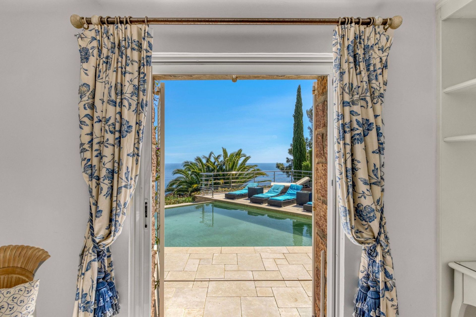 villa 6 Pièces en vente sur THEOULE SUR MER (06590)