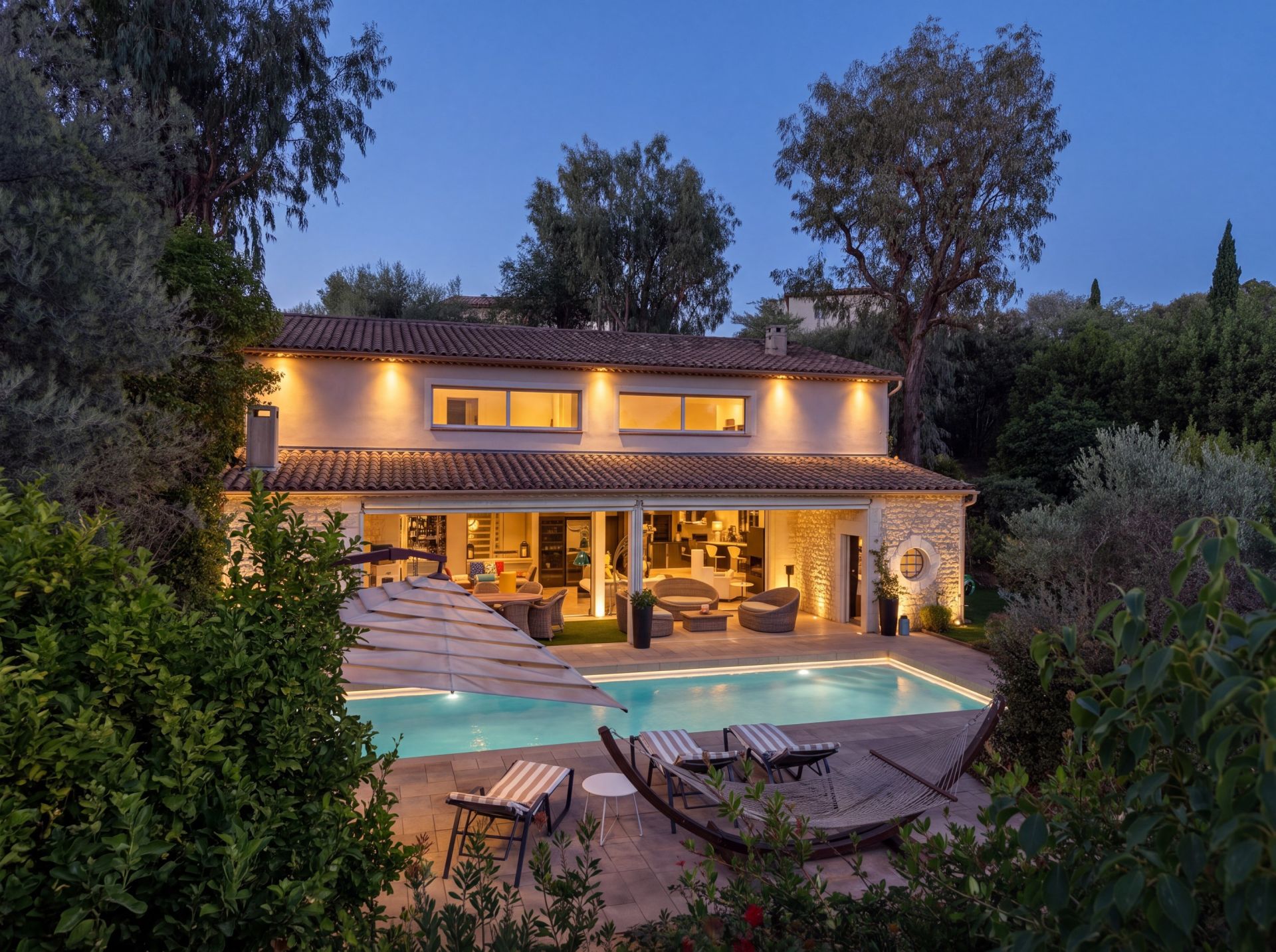 villa 5 Rooms for sale on CANNES (06400)
