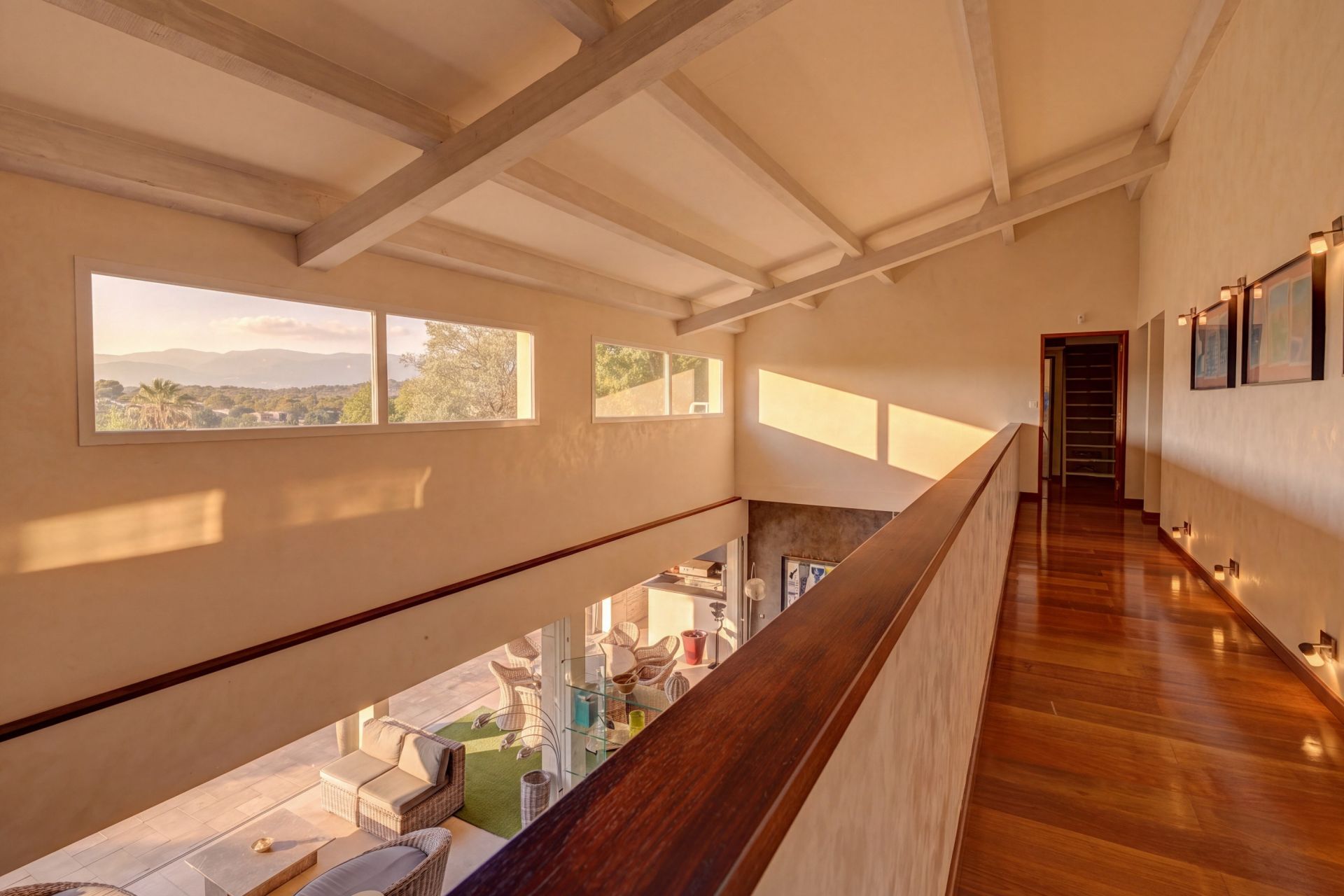 villa 5 Rooms for sale on CANNES (06400)