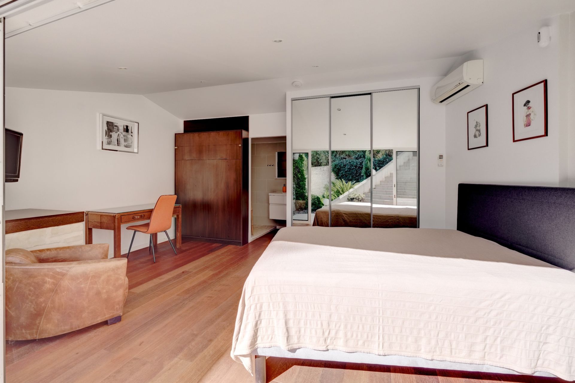 villa 5 Rooms for sale on CANNES (06400)