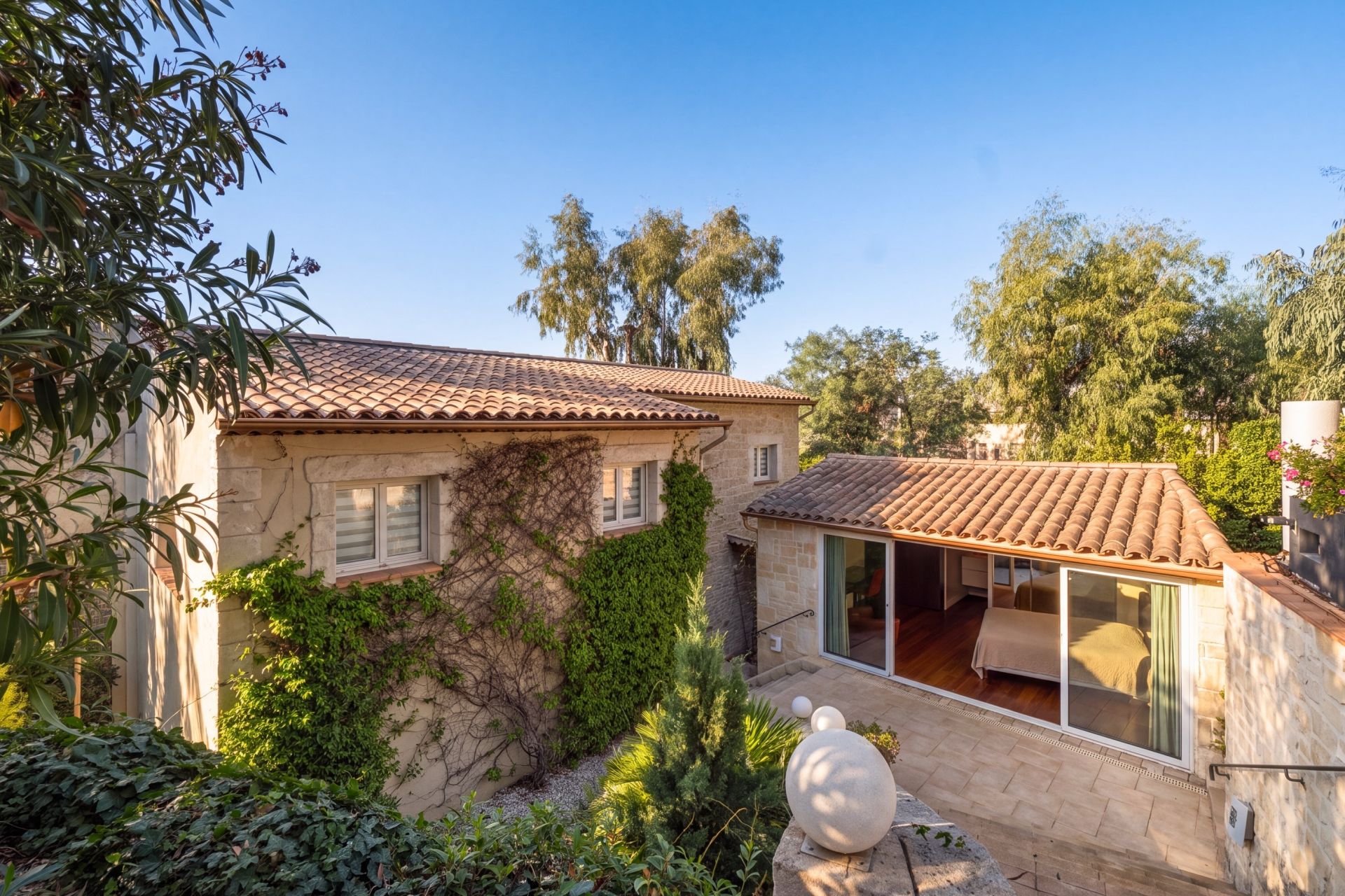 villa 5 Rooms for sale on CANNES (06400)