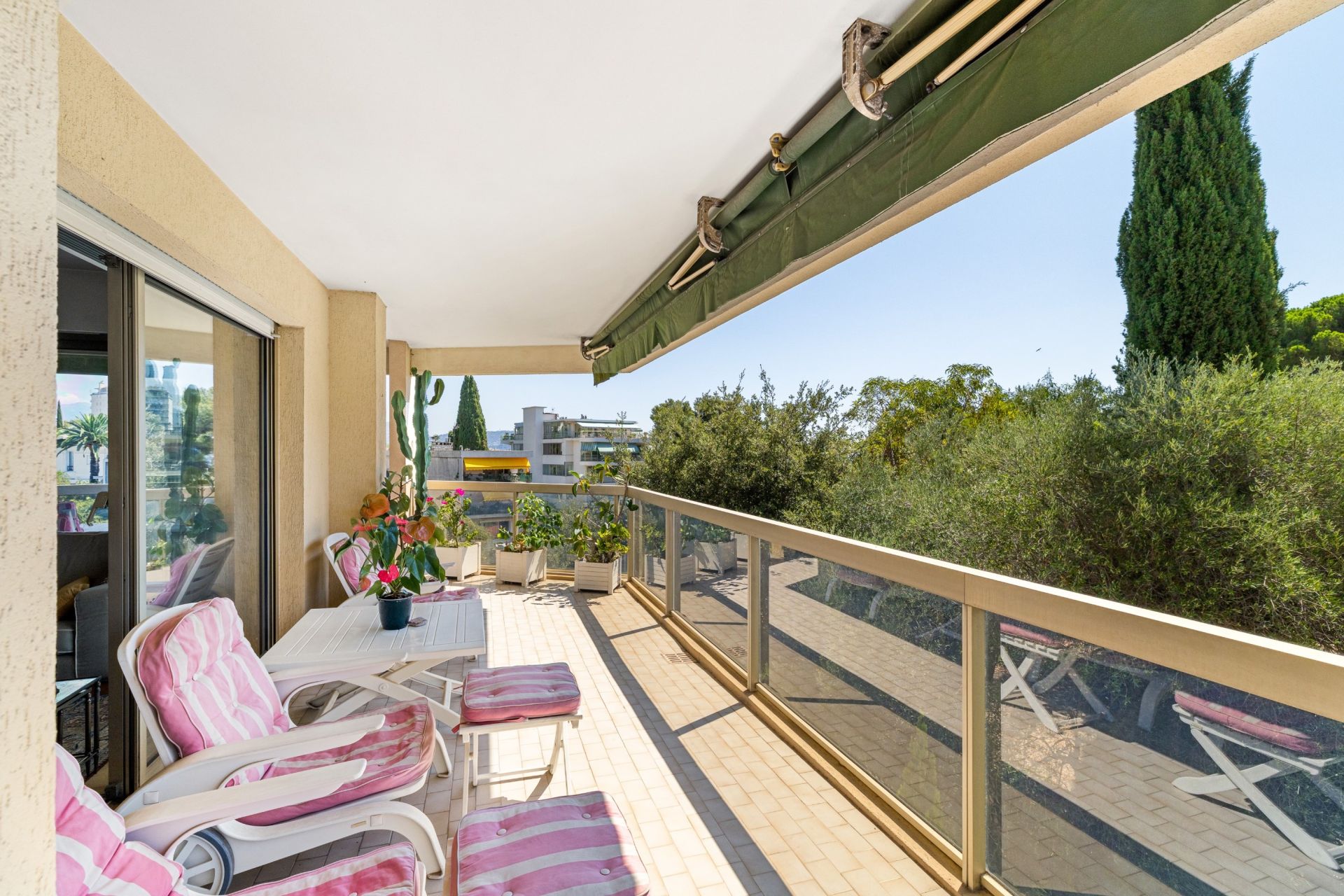 apartment 4 Rooms for sale on NICE (06000)