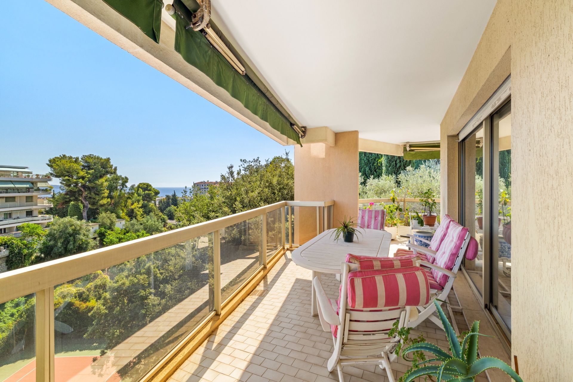 apartment 4 Rooms for sale on NICE (06000)