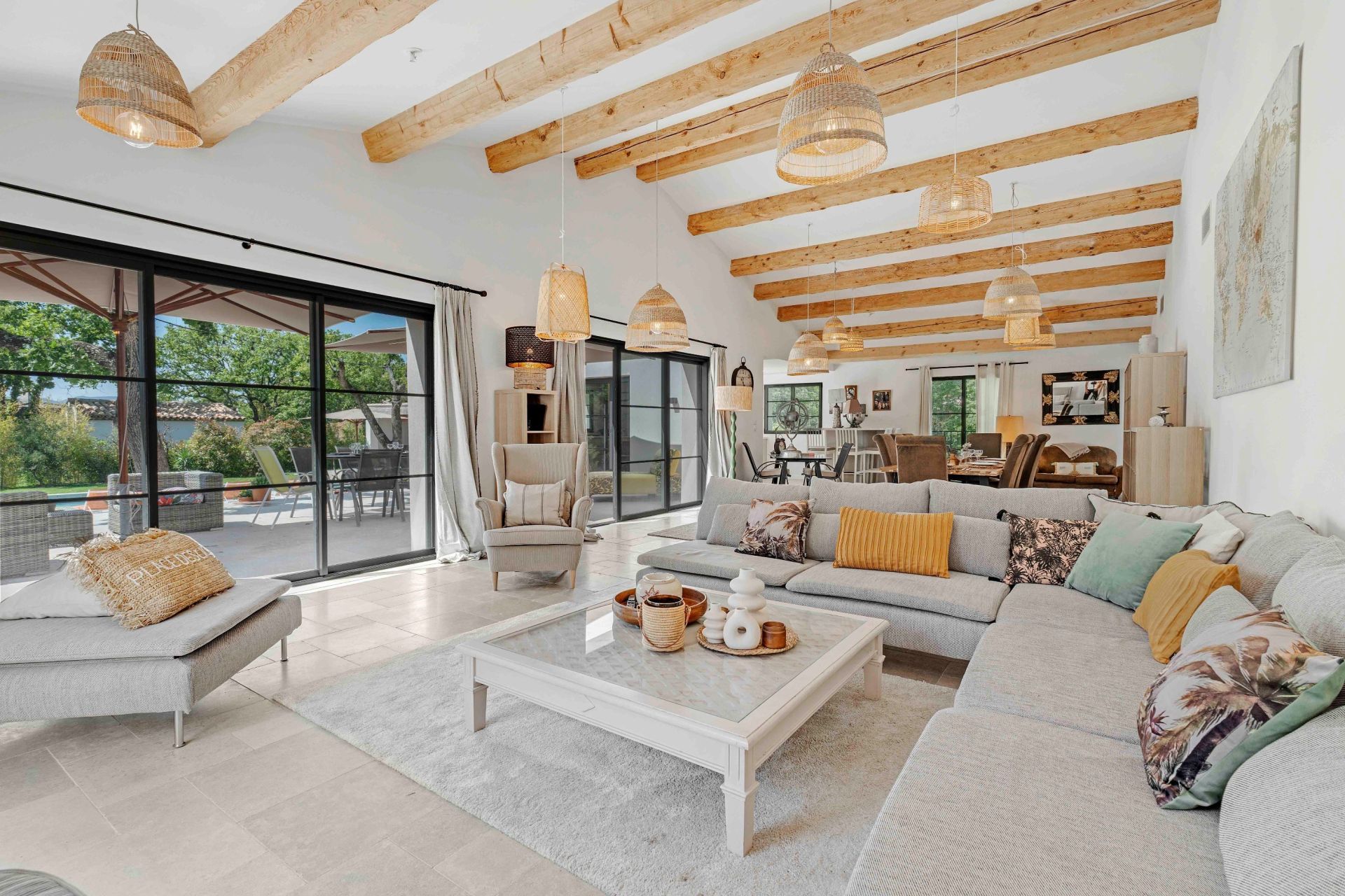 villa 8 Rooms for sale on GRIMAUD (83310)