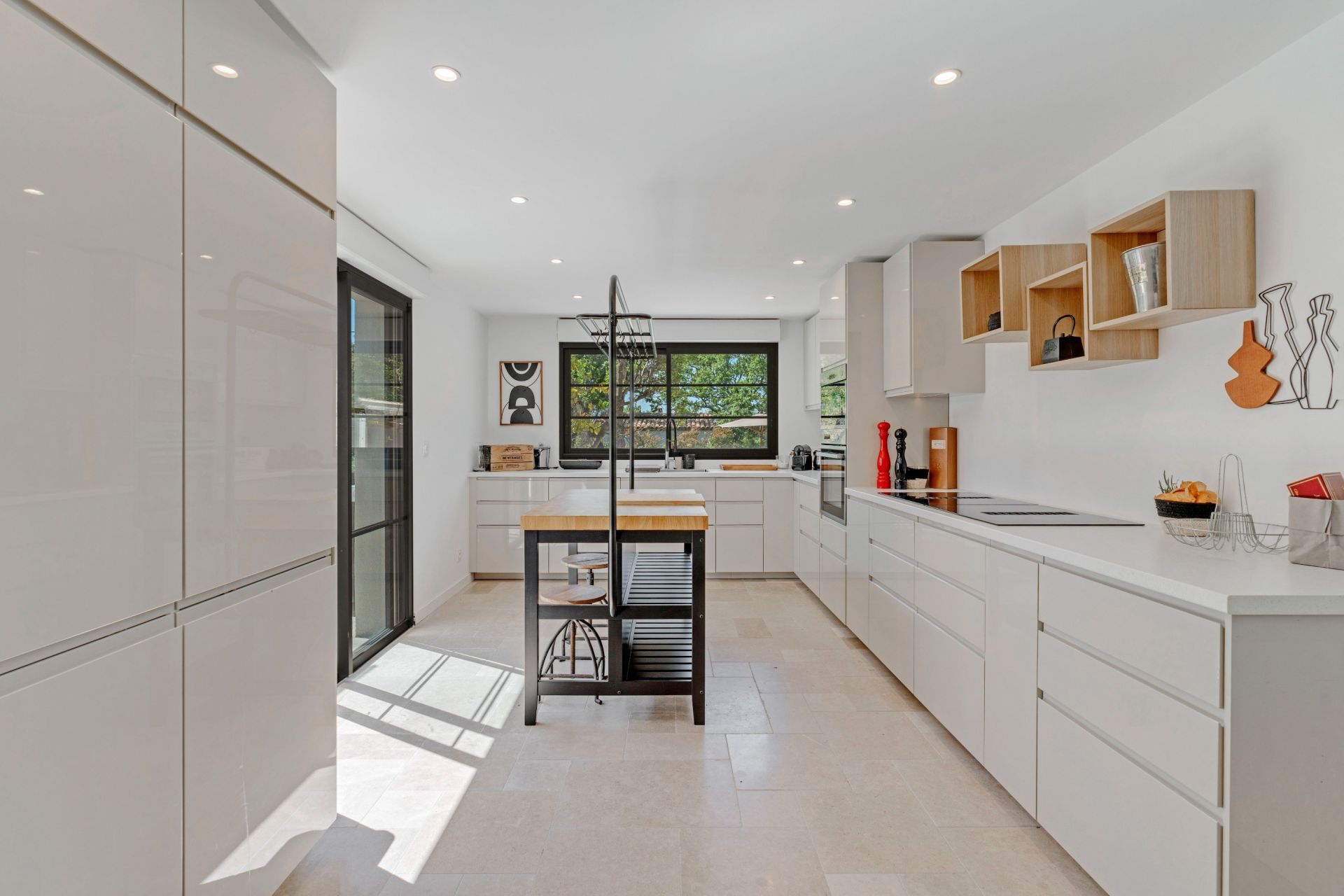 villa 8 Rooms for sale on GRIMAUD (83310)