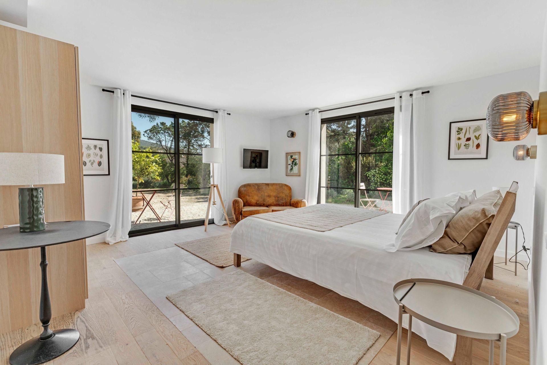 villa 8 Rooms for sale on GRIMAUD (83310)