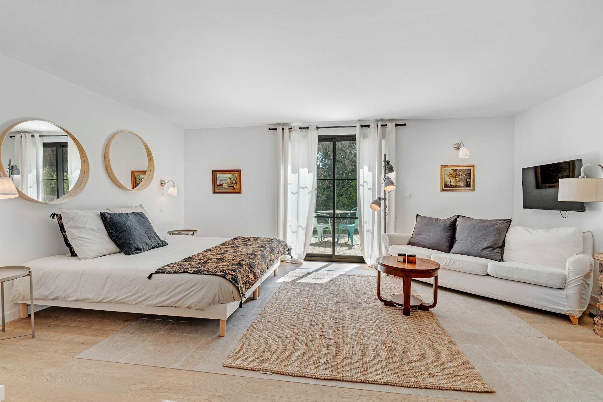 villa 8 Rooms for sale on GRIMAUD (83310)