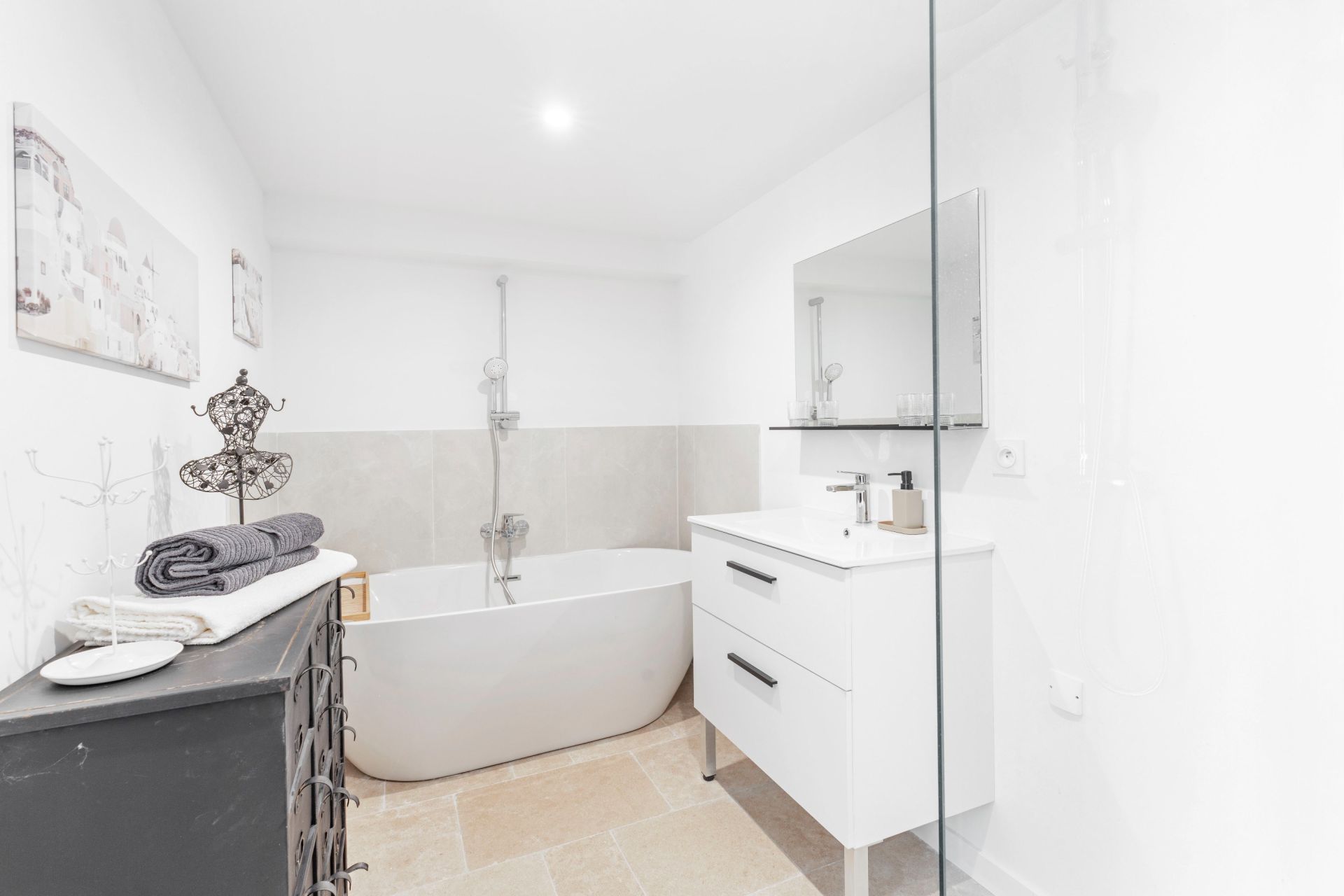 villa 8 Rooms for sale on GRIMAUD (83310)