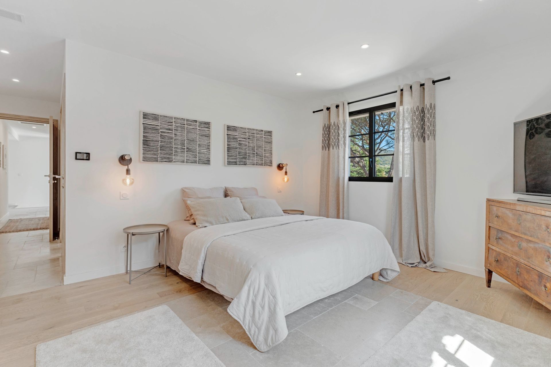 villa 8 Rooms for sale on GRIMAUD (83310)