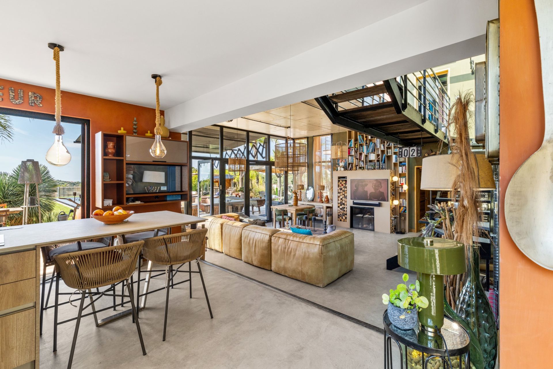 contemporary house 8 Rooms for sale on NICE (06000)