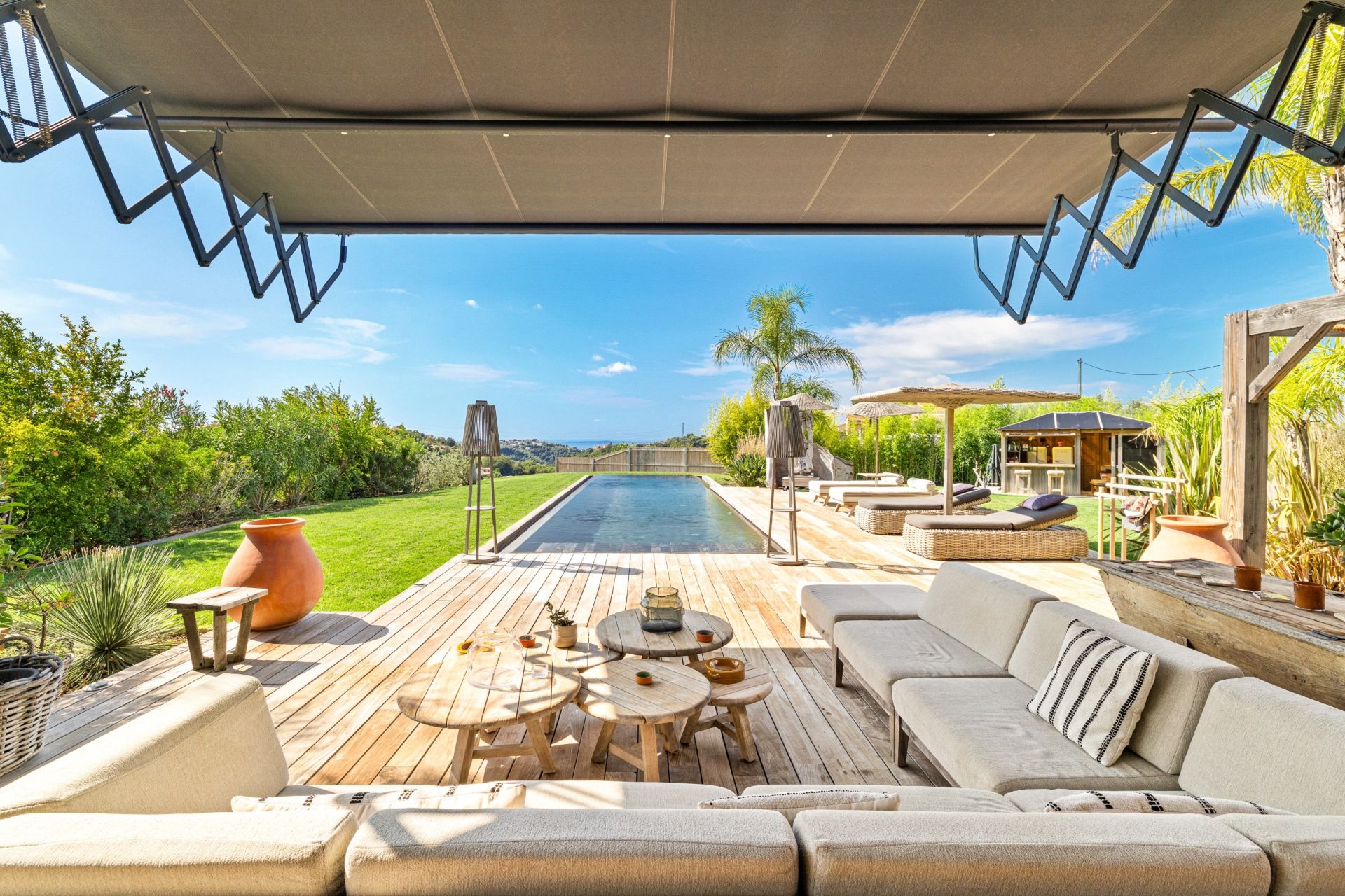 contemporary house 8 Rooms for sale on NICE (06000)