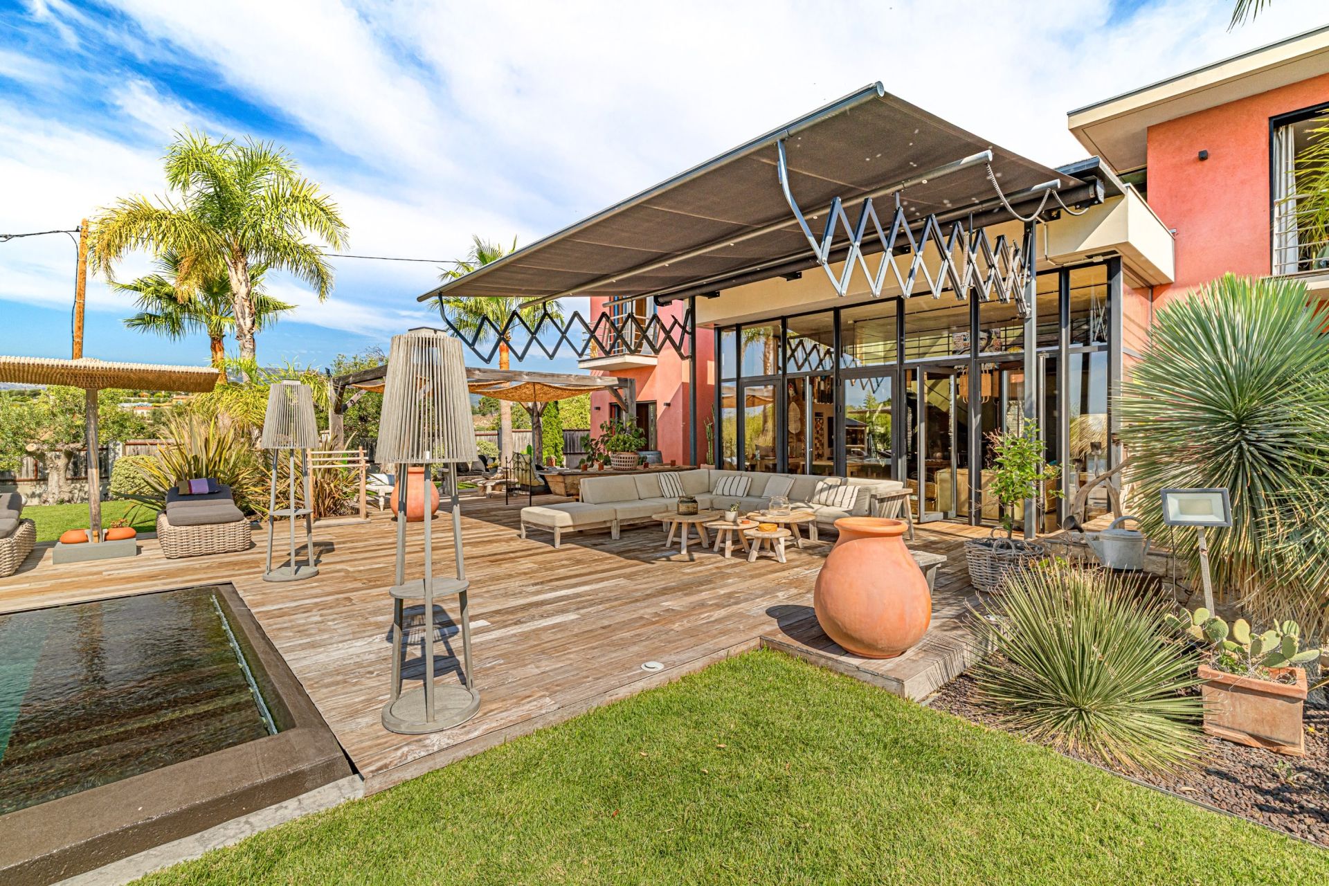 contemporary house 8 Rooms for sale on NICE (06000)
