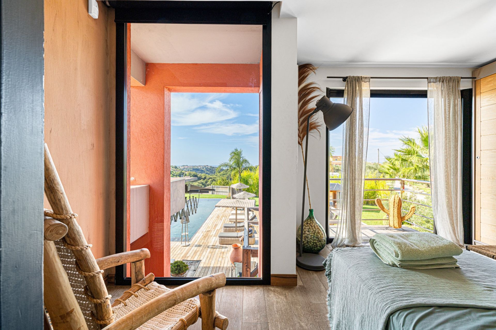 contemporary house 8 Rooms for sale on NICE (06000)