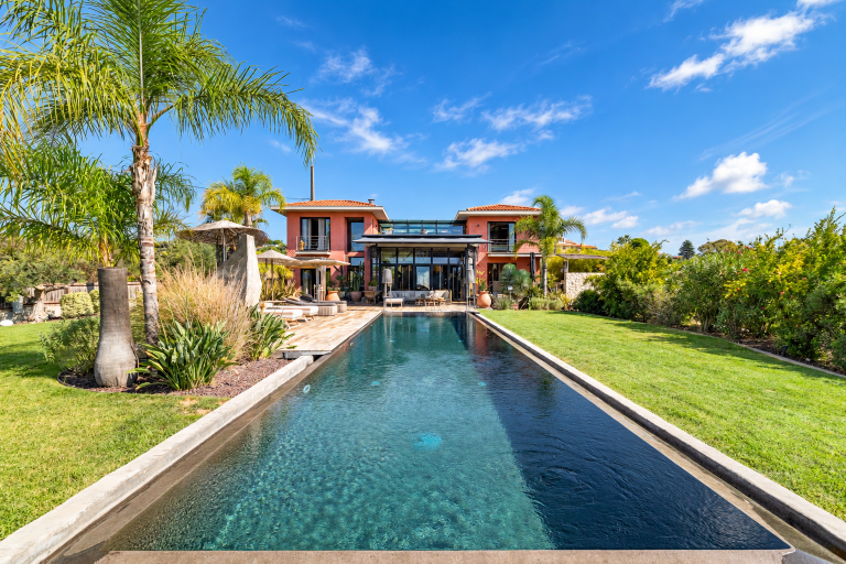 contemporary house 8 Rooms for sale on NICE (06000)