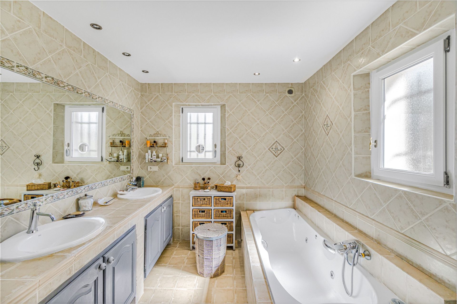 provencal house 6 Rooms for sale on FAYENCE (83440)