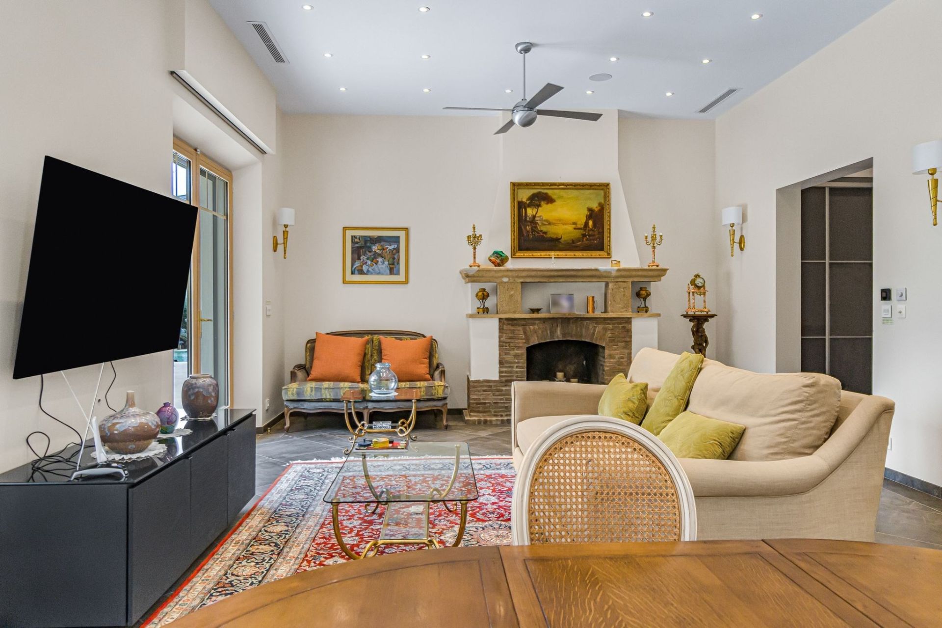 villa 10 Rooms for sale on GRASSE (06130)