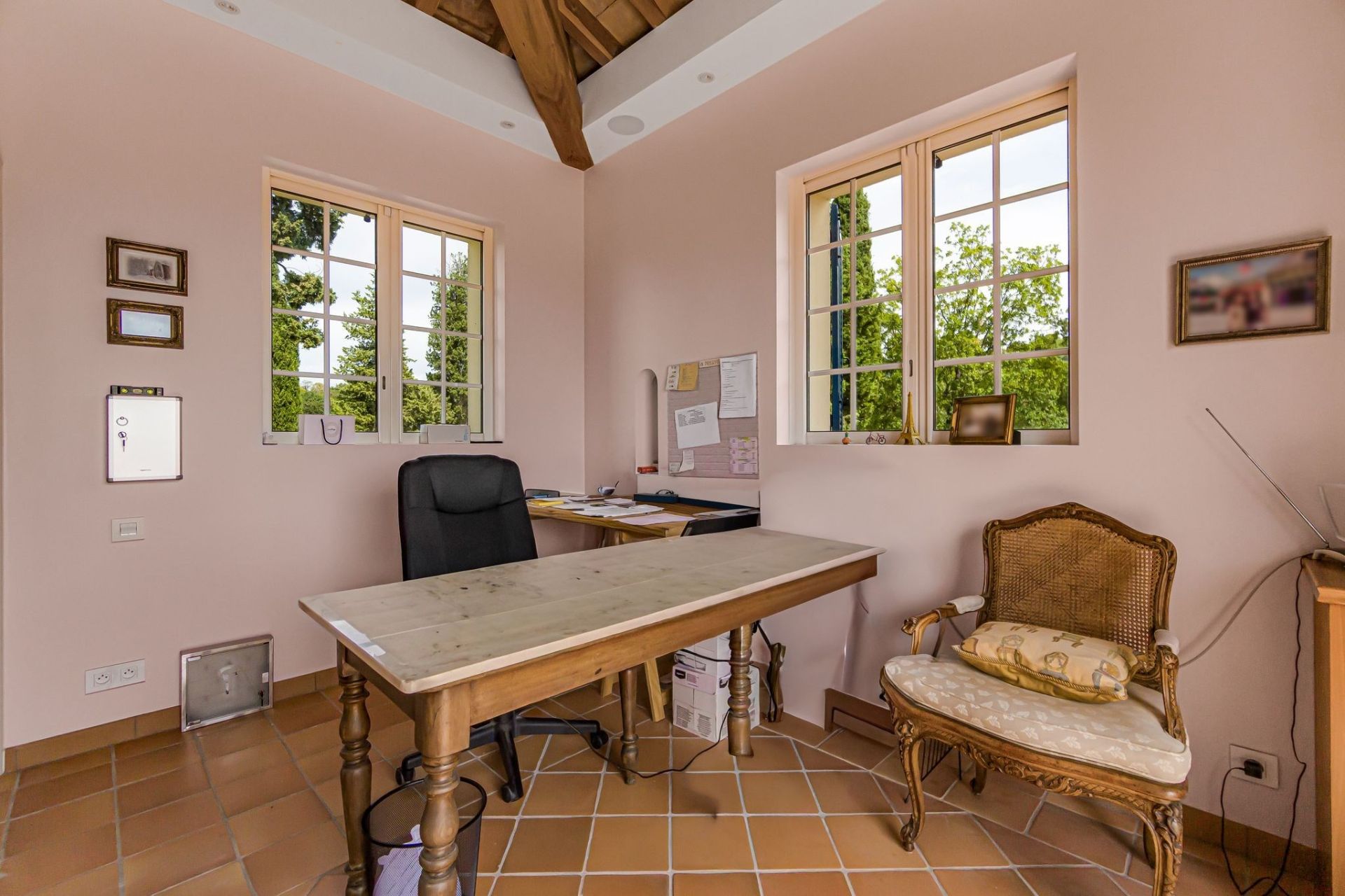villa 10 Rooms for sale on GRASSE (06130)
