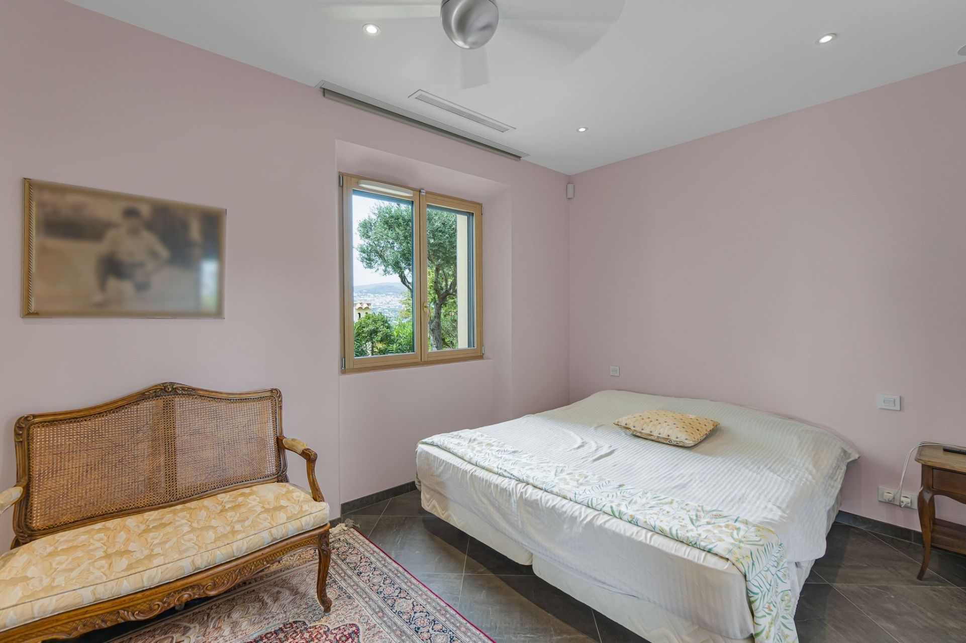 villa 10 Rooms for sale on GRASSE (06130)