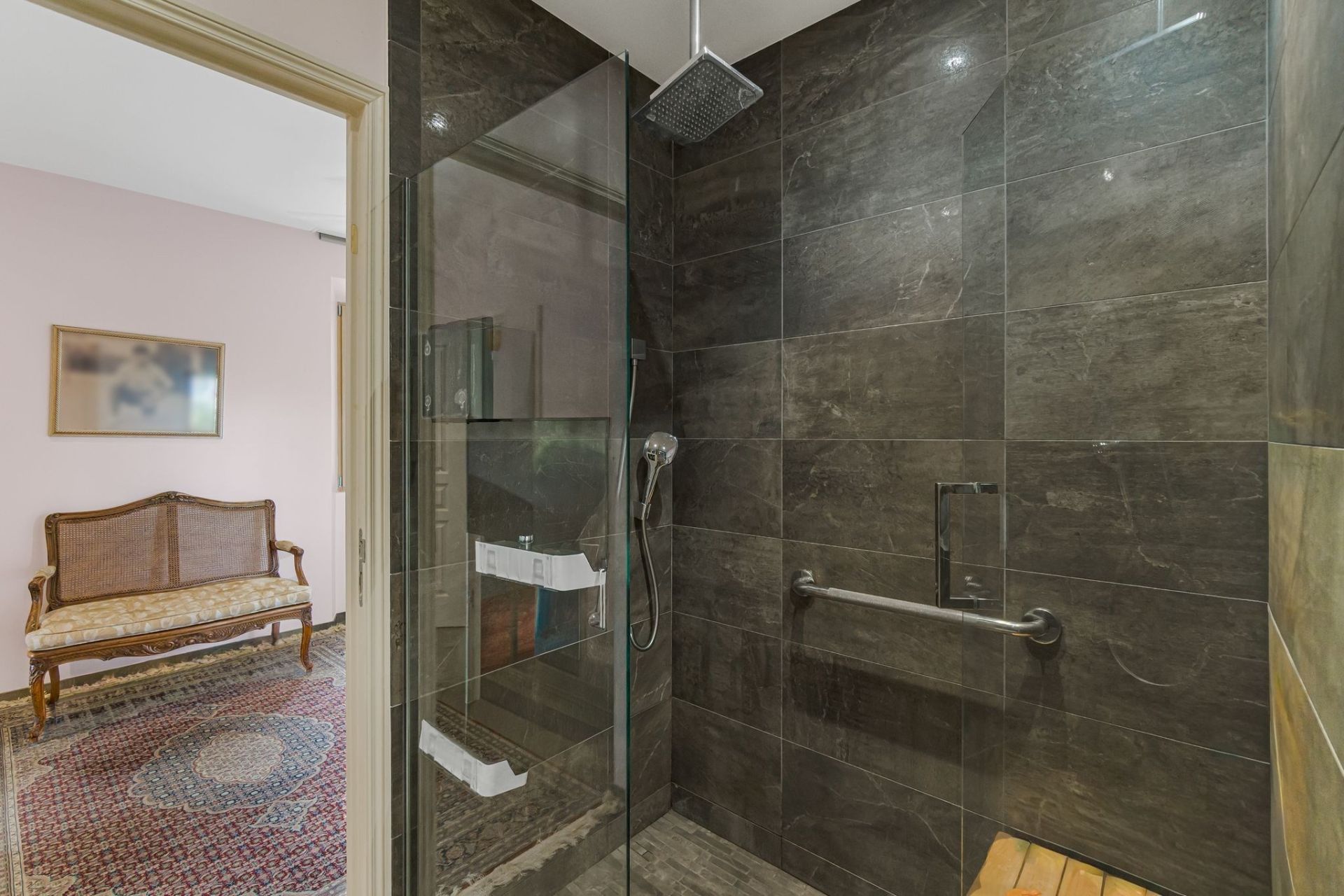 villa 10 Rooms for sale on GRASSE (06130)