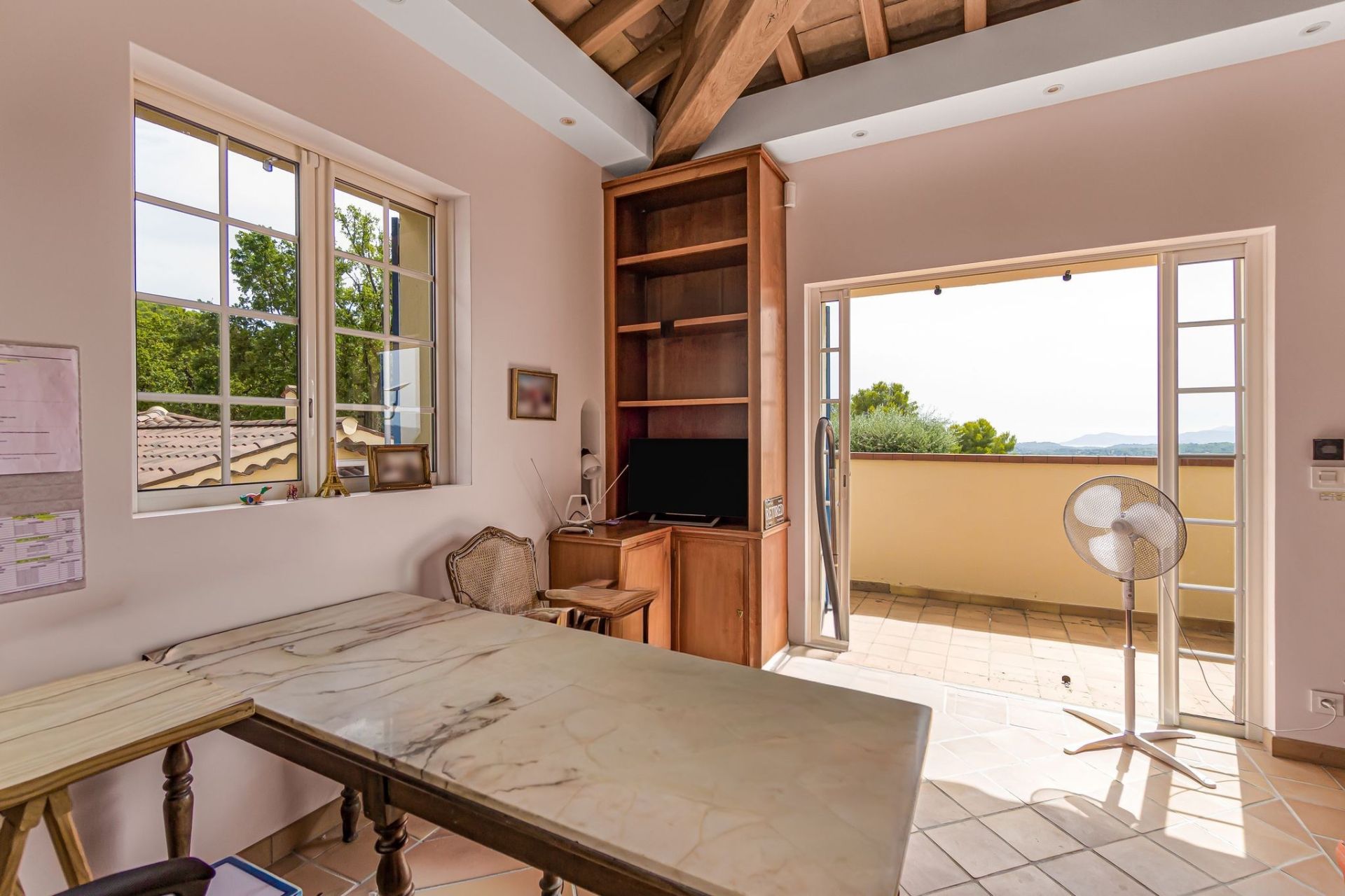 villa 10 Rooms for sale on GRASSE (06130)