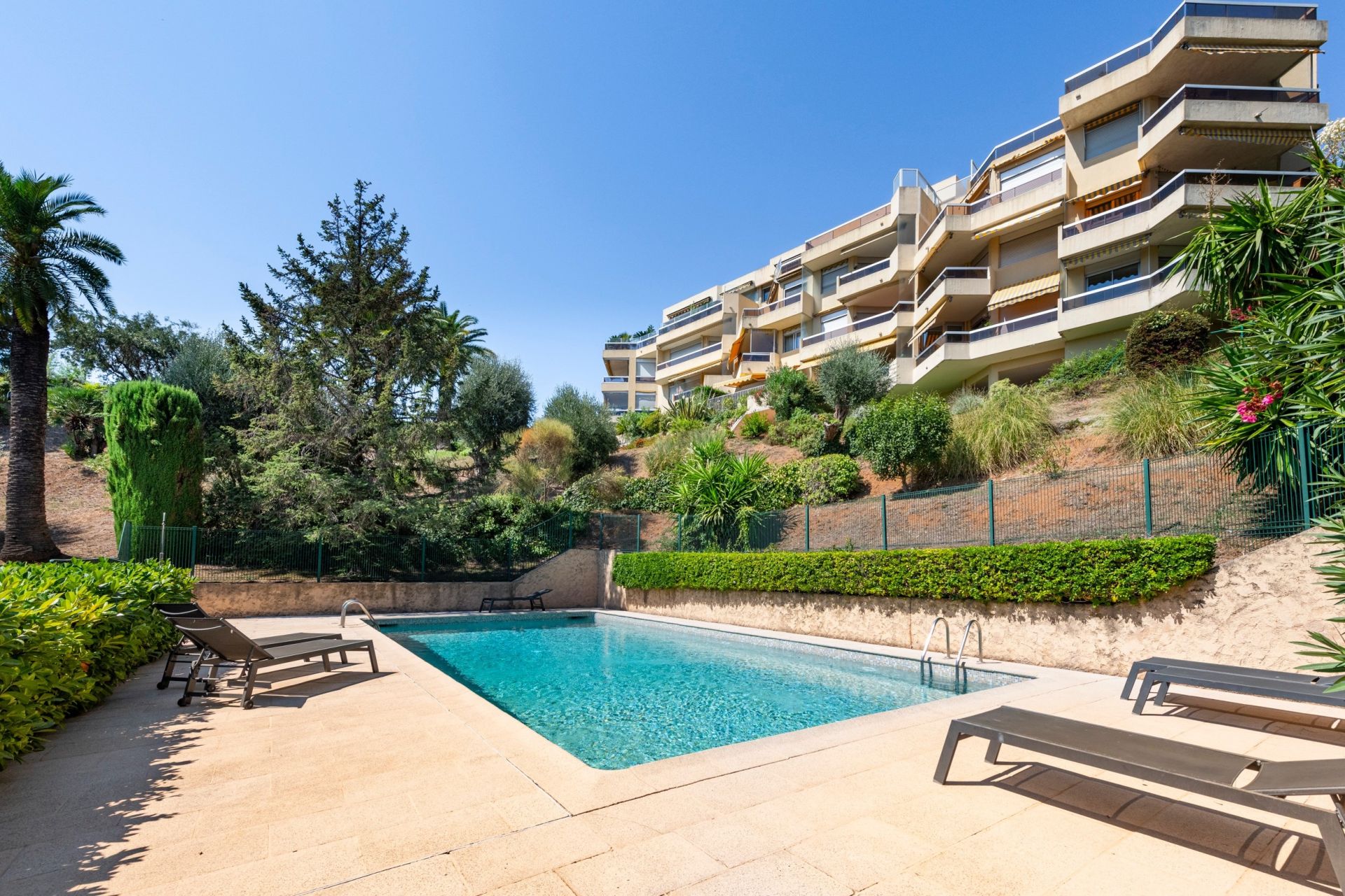 apartment 5 Rooms for sale on NICE (06000)
