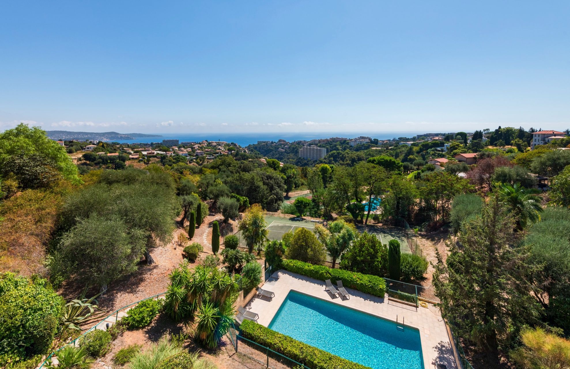 apartment 5 Rooms for sale on NICE (06000)