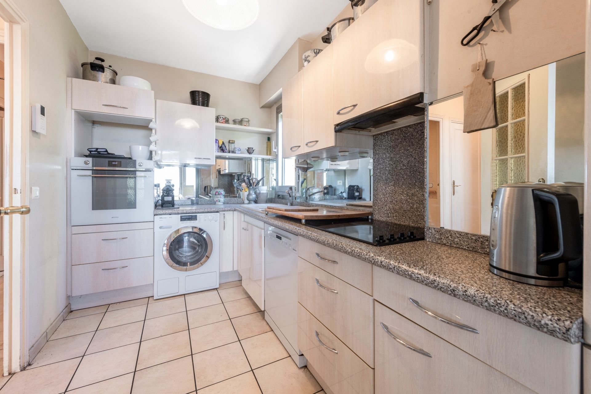 apartment 5 Rooms for sale on NICE (06000)